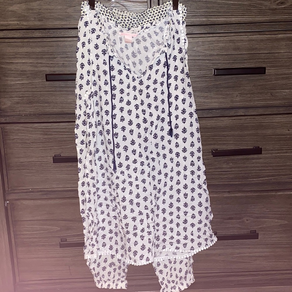 White and black Victoria’s secret pajama set - M